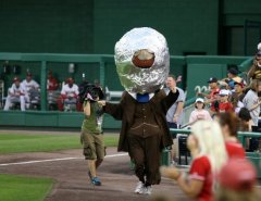 Teddy Roosevelt wears space helmet to commemorate moon landing during the Washington Nationals presidents race