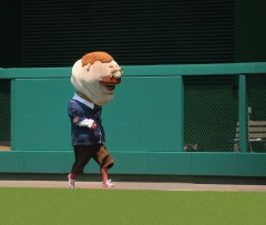 Teddy Roosevelt Loses the Nationals Presidents Race on Memorial Day