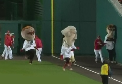 Washington Nationals Bullpen interferes with Presidents Race