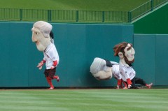Washington Nationals Racing Presidents get tied up in their shoelaces