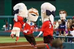 Nationals Teddy Roosevelt gets tackled in presidents race #500