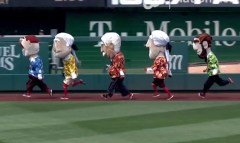Racing presidents in Hawaiian Shirts Abe wins