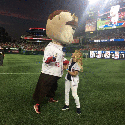 GIF: Olympic champion Helen Maroulis lifts Teddy Roosevelt after presidents race win